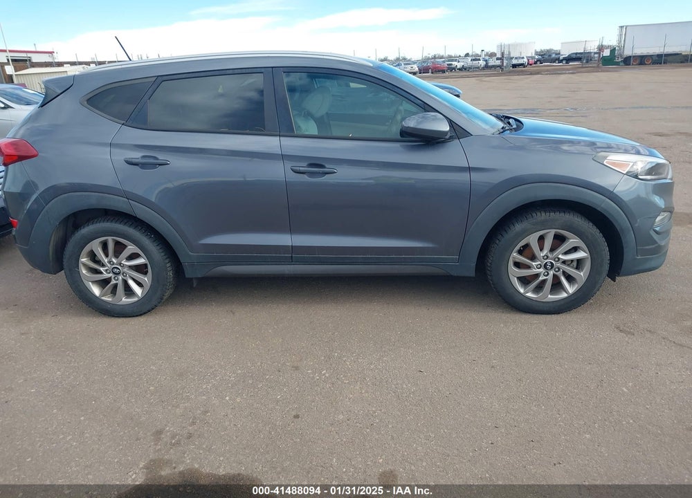 2016 HYUNDAI TUCSON SE VIN: KM8J3CA43GU090127