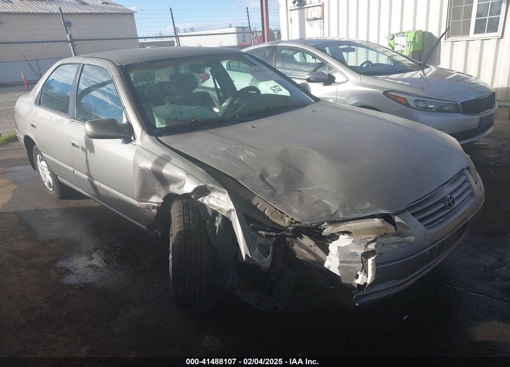 1997 TOYOTA CAMRY LE VIN: JT2BG22K0V0008520