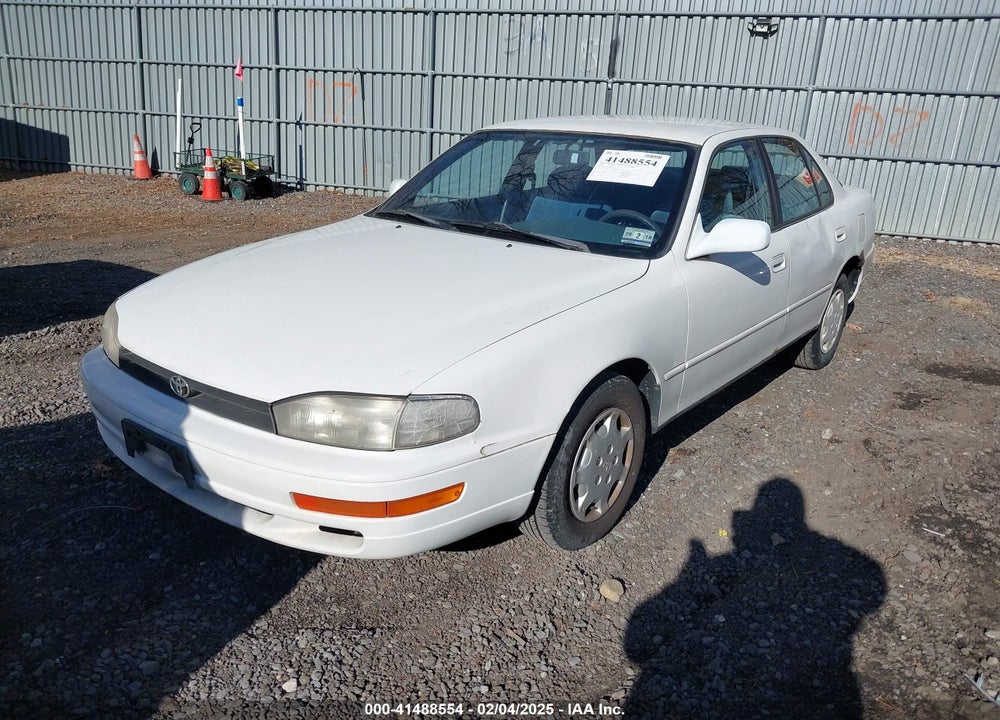 1992 TOYOTA CAMRY LE VIN: 4T1SK12EXNU063748