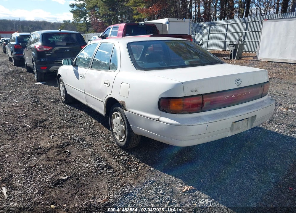 1992 TOYOTA CAMRY LE VIN: 4T1SK12EXNU063748