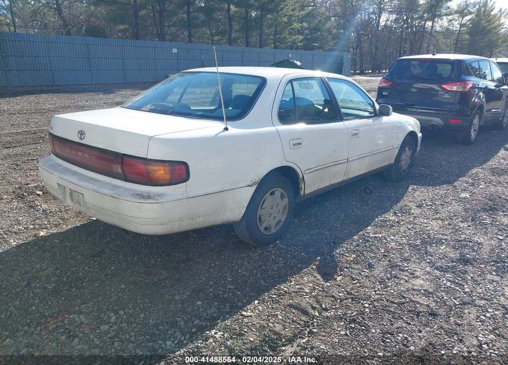 1992 TOYOTA CAMRY LE VIN: 4T1SK12EXNU063748