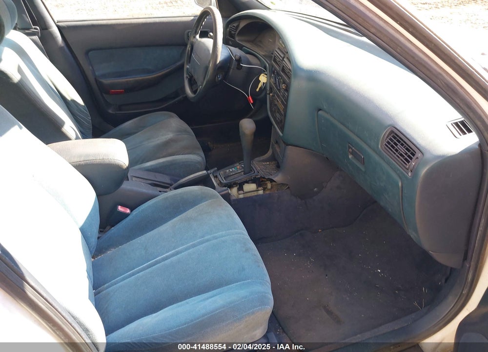 1992 TOYOTA CAMRY LE VIN: 4T1SK12EXNU063748