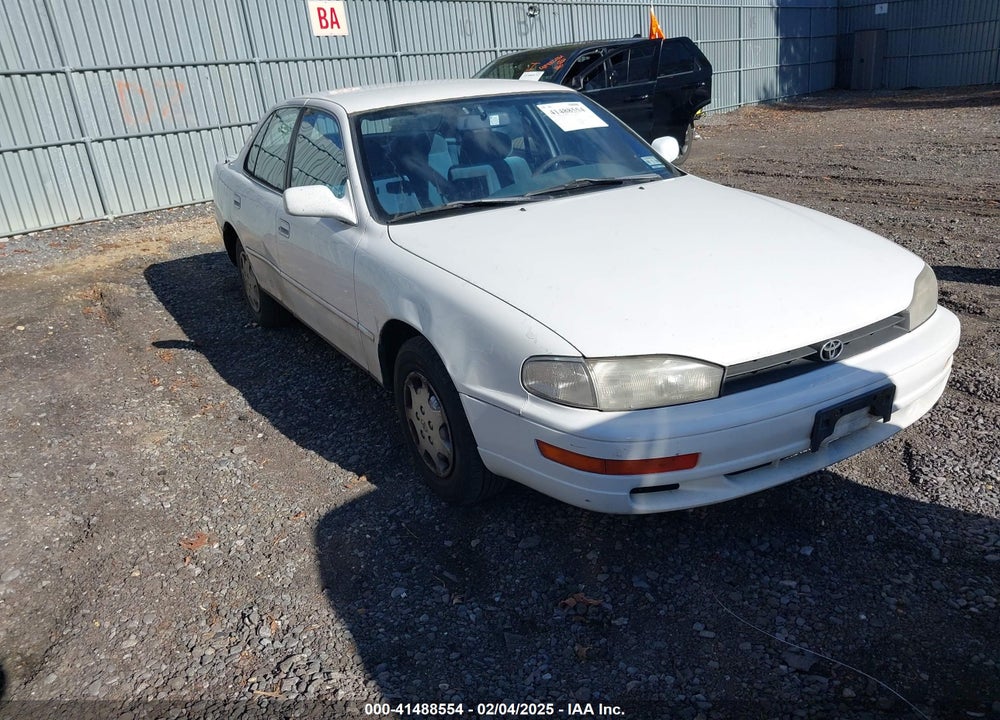 1992 TOYOTA CAMRY LE VIN: 4T1SK12EXNU063748