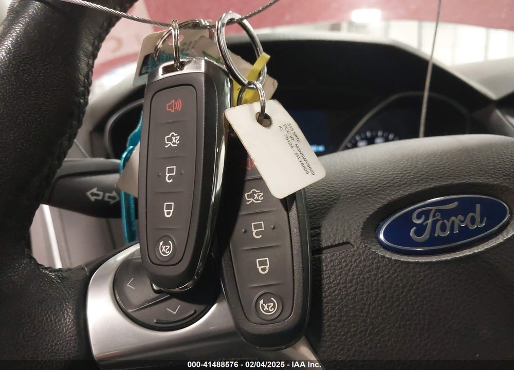 2014 FORD FOCUS VIN: 1FADP3N21EL369017