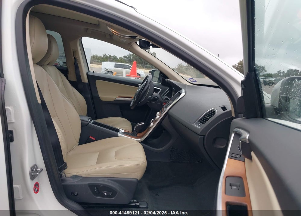 2017 VOLVO XC60 T5 INSCRIPTION VIN: YV440MDU8H2034979