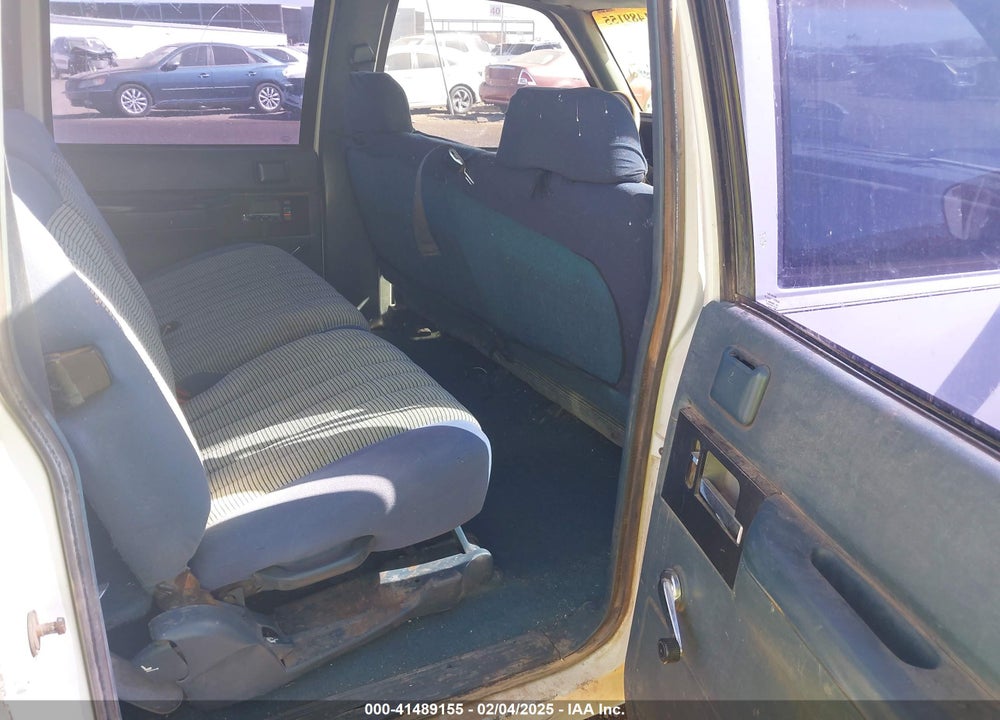 1993 CHEVROLET SUBURBAN K2500 VIN: 1GNGK26KXPJ307796