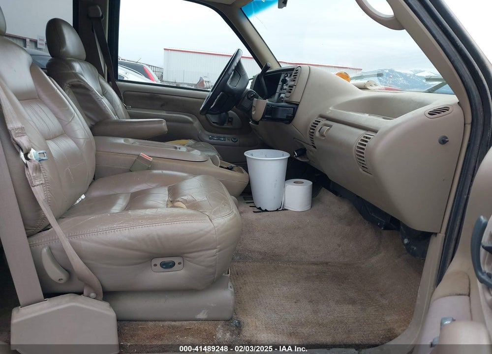 1996 CHEVROLET SUBURBAN K1500 VIN: 3GNFK16R8TG158383