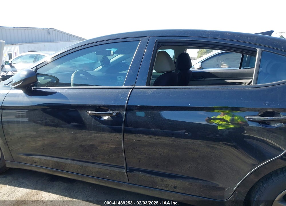 2017 HYUNDAI ELANTRA SE VIN: 5NPD84LF8HH125019