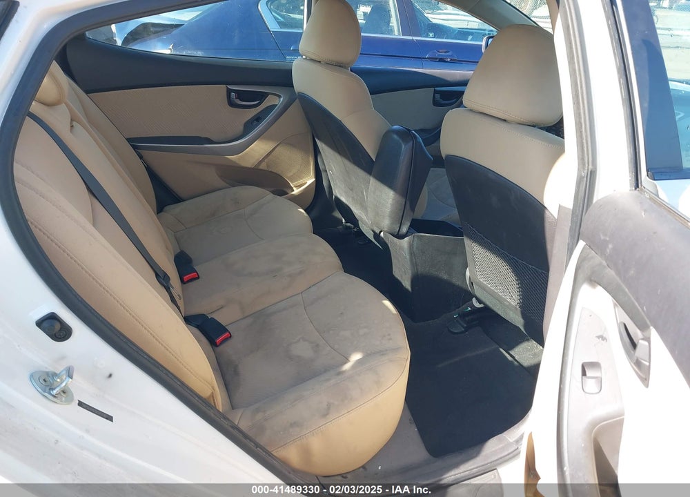 2012 HYUNDAI ELANTRA VIN: 5NPDH4AE0CH121811