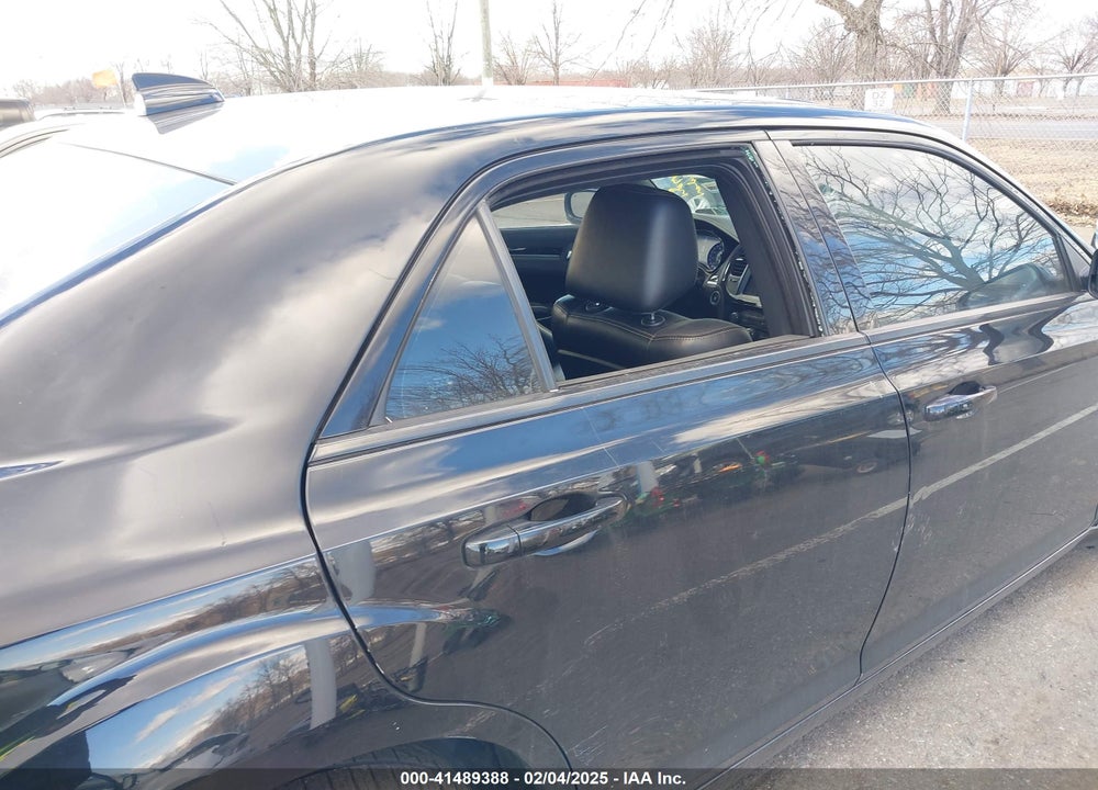 2019 CHRYSLER 300 VIN: 2C3CCABG3KH566001