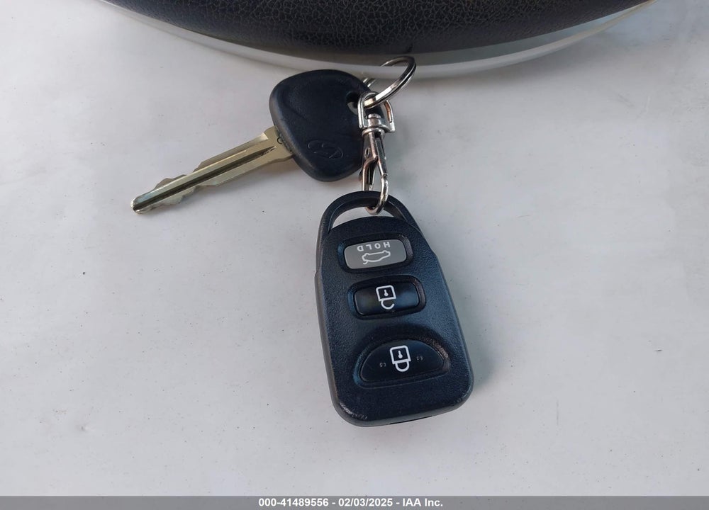 2014 HYUNDAI ELANTRA VIN: 5NPDH4AE7EH530472