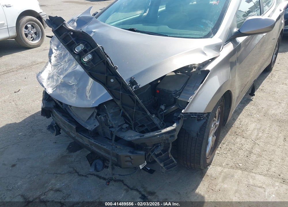 2014 HYUNDAI ELANTRA VIN: 5NPDH4AE7EH530472