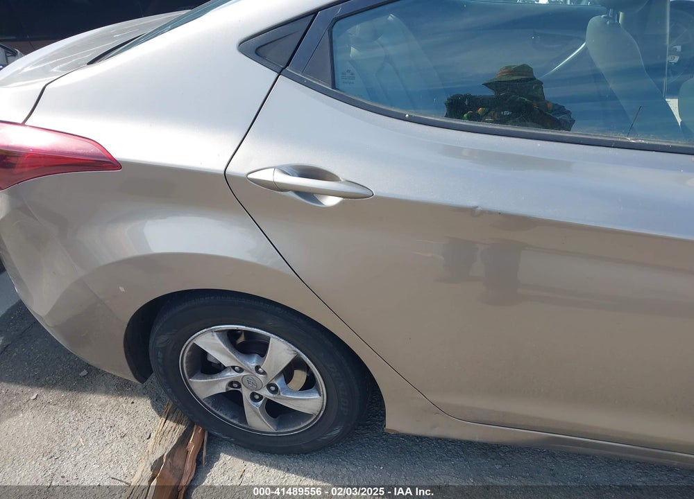 2014 HYUNDAI ELANTRA VIN: 5NPDH4AE7EH530472
