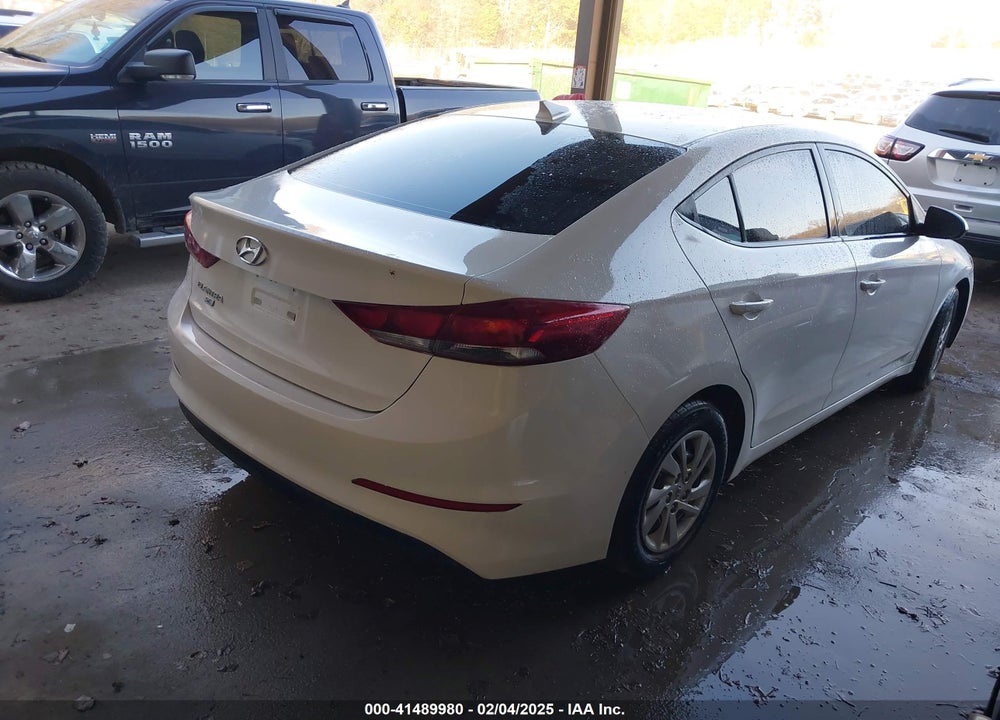 2017 HYUNDAI ELANTRA VIN: 5NPD74LF6HH181155