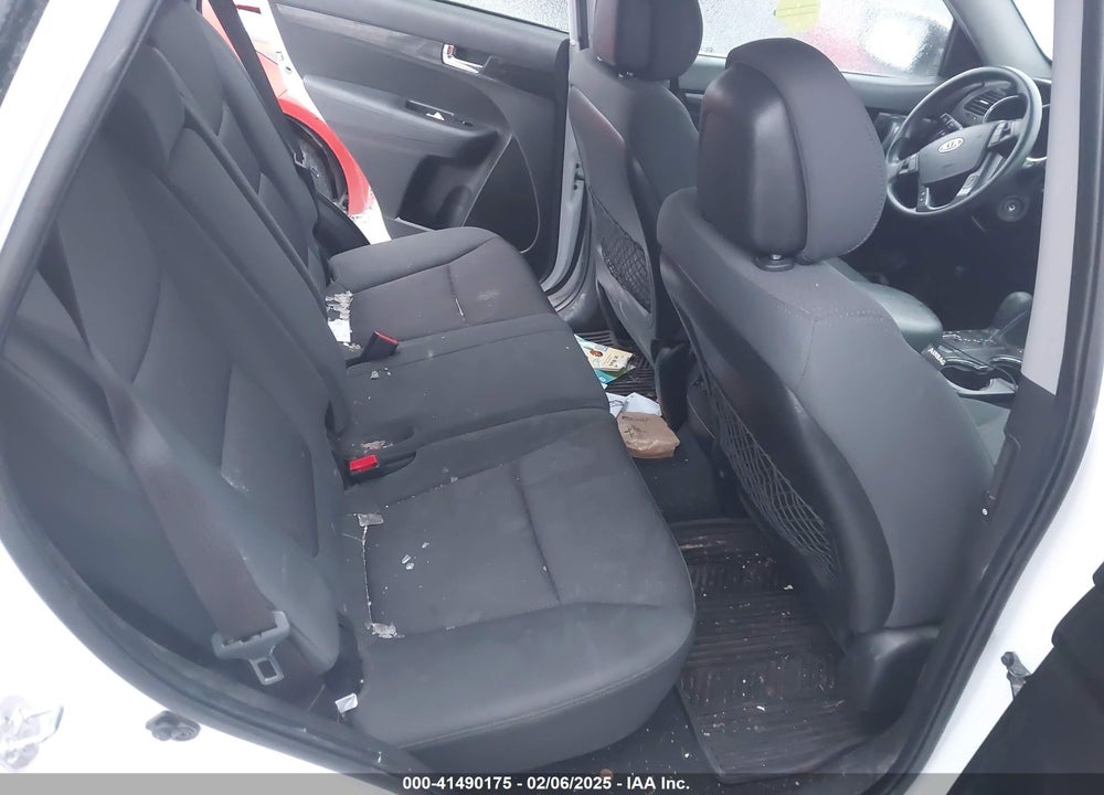 2011 KIA SORENTO LX VIN: 5XYKTCA18BG174310