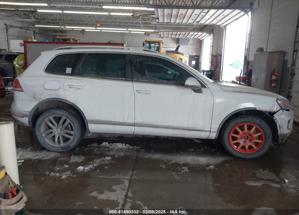 2015 VOLKSWAGEN TOUAREG V6 LUX VIN: WVGEF9BPXFD007473