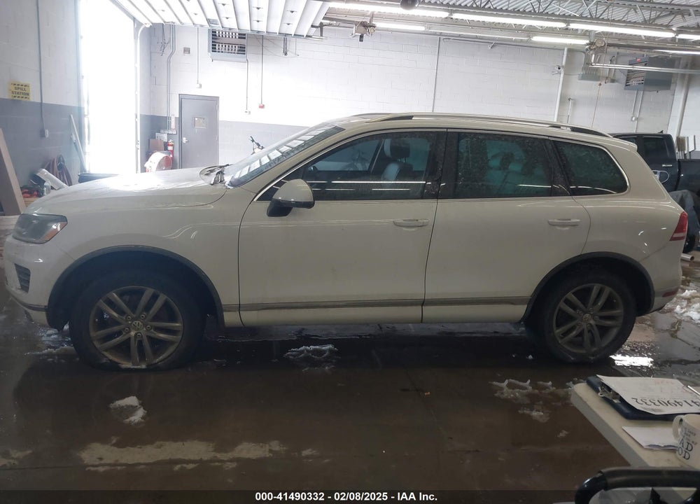 2015 VOLKSWAGEN TOUAREG V6 LUX VIN: WVGEF9BPXFD007473