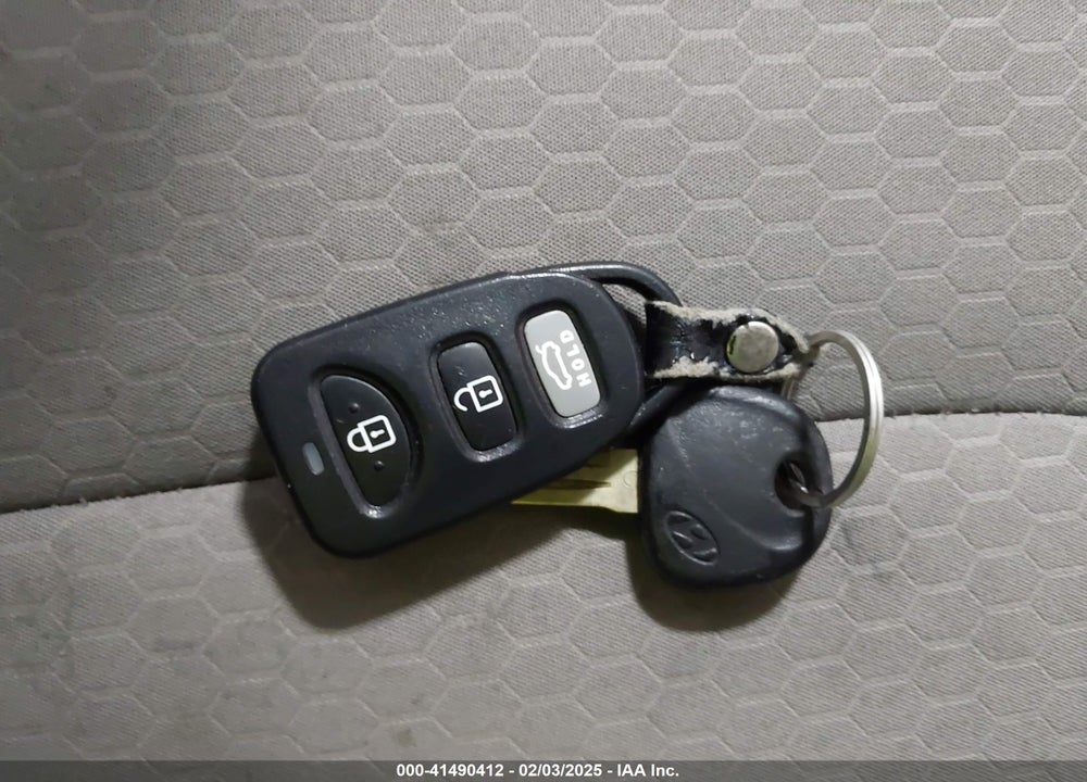 2019 HYUNDAI ELANTRA VIN: 5NPD74LF4KH474737