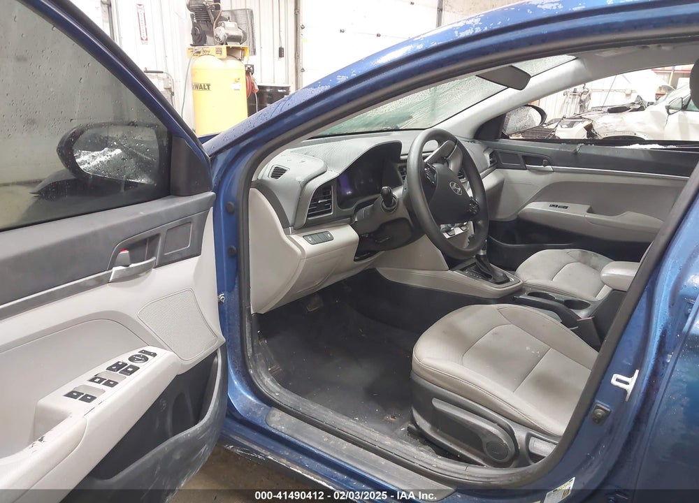 2019 HYUNDAI ELANTRA VIN: 5NPD74LF4KH474737