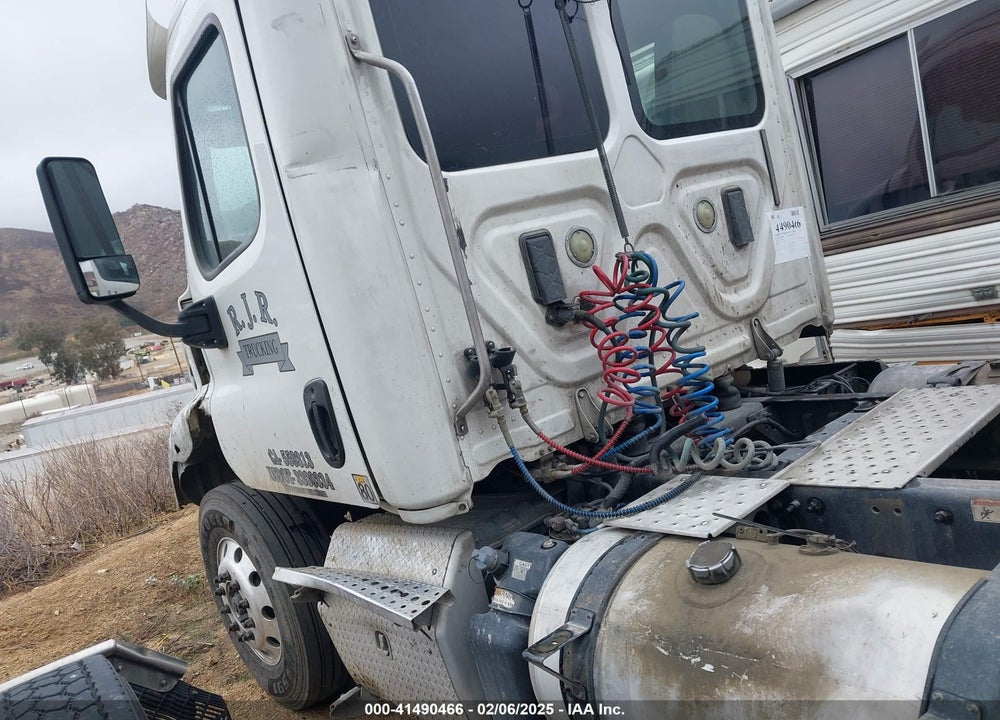2015 FREIGHTLINER CASCADIA 113 VIN: 3AKBGADVXFSGB5870