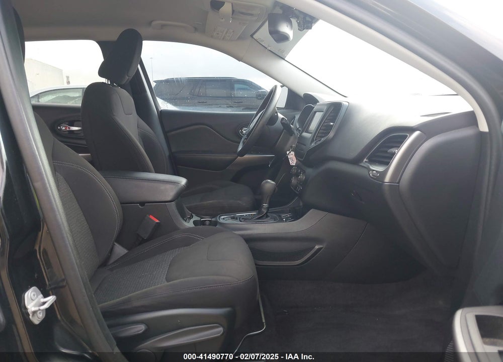 2019 JEEP CHEROKEE LATITUDE FWD VIN: 1C4PJLCB8KD147771