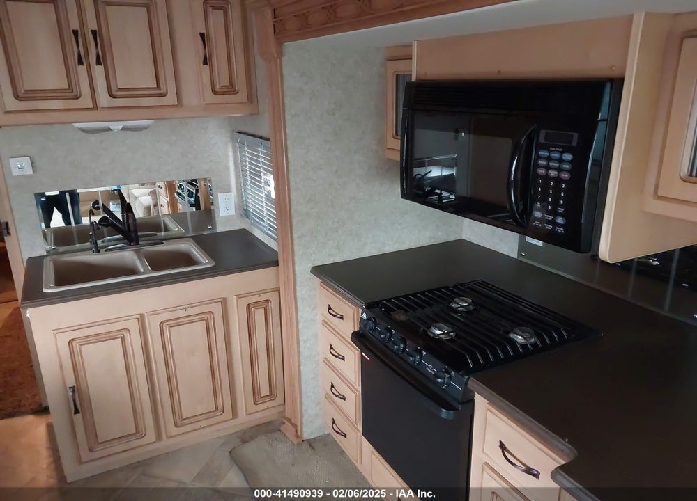 2007 FREIGHTLINER CHASSIS X LINE MOTOR HOME VIN: 4UZAAJBV67CZ38380