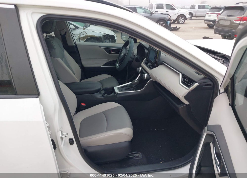 2019 TOYOTA RAV4 XLE PREMIUM VIN: 2T3C1RFV3KC009857