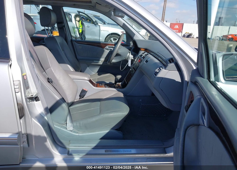 2001 MERCEDES-BENZ E 320 VIN: WDBJF65J61B278445