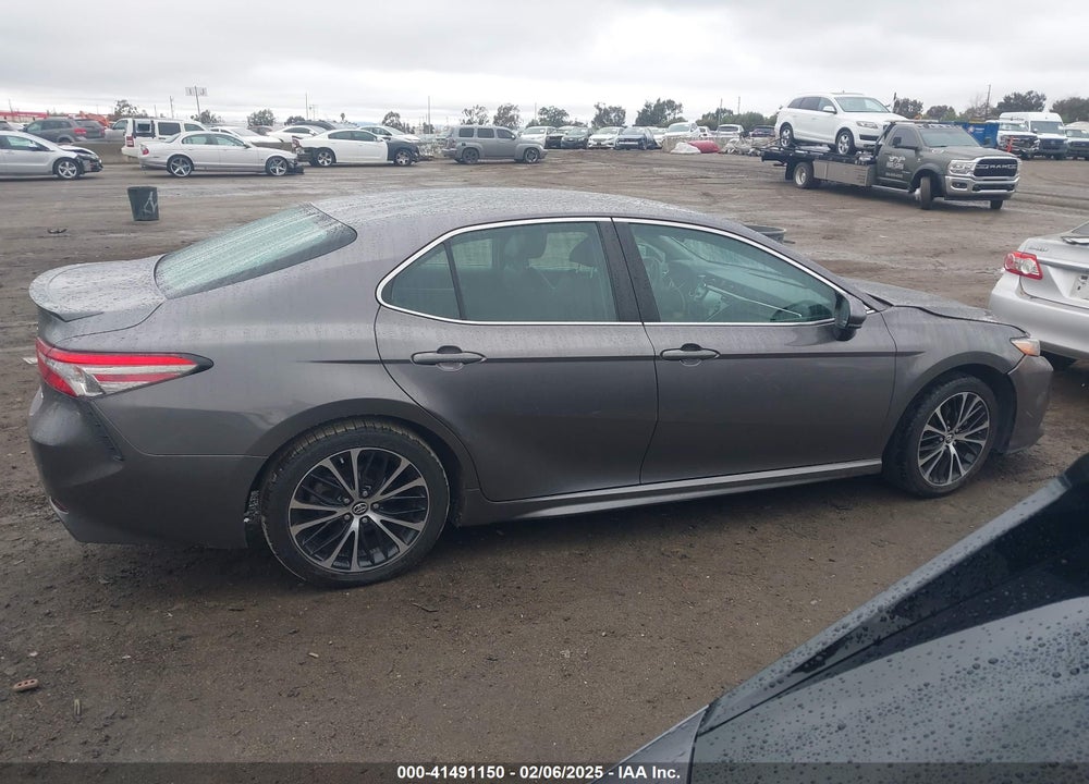 2018 TOYOTA CAMRY VIN: 4T1B11HK9JU577679