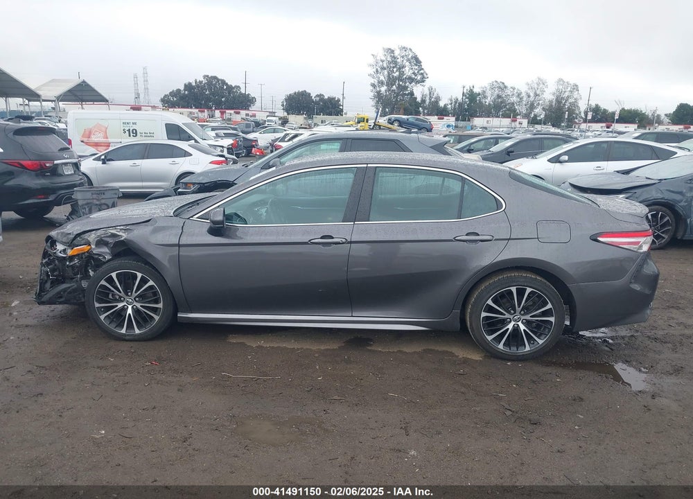 2018 TOYOTA CAMRY VIN: 4T1B11HK9JU577679