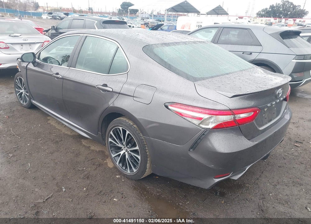 2018 TOYOTA CAMRY VIN: 4T1B11HK9JU577679