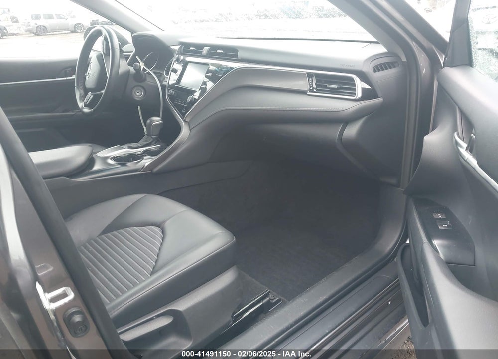 2018 TOYOTA CAMRY VIN: 4T1B11HK9JU577679