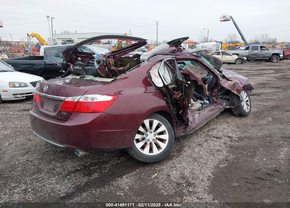 2013 HONDA ACCORD VIN: 1HGCR3F87DA007238