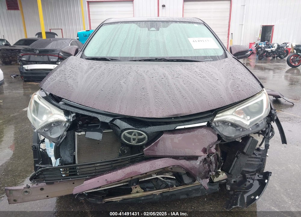 2018 TOYOTA RAV4 XLE VIN: 2T3WFREV3JW471932