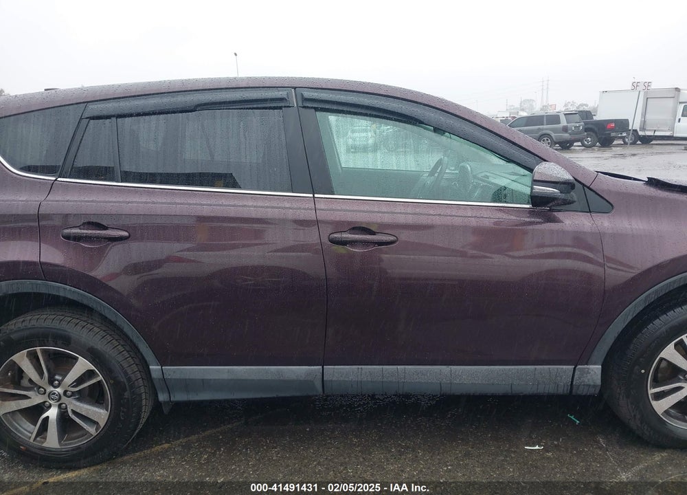 2018 TOYOTA RAV4 XLE VIN: 2T3WFREV3JW471932