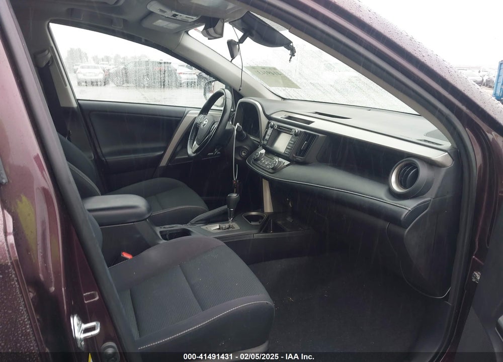 2018 TOYOTA RAV4 XLE VIN: 2T3WFREV3JW471932