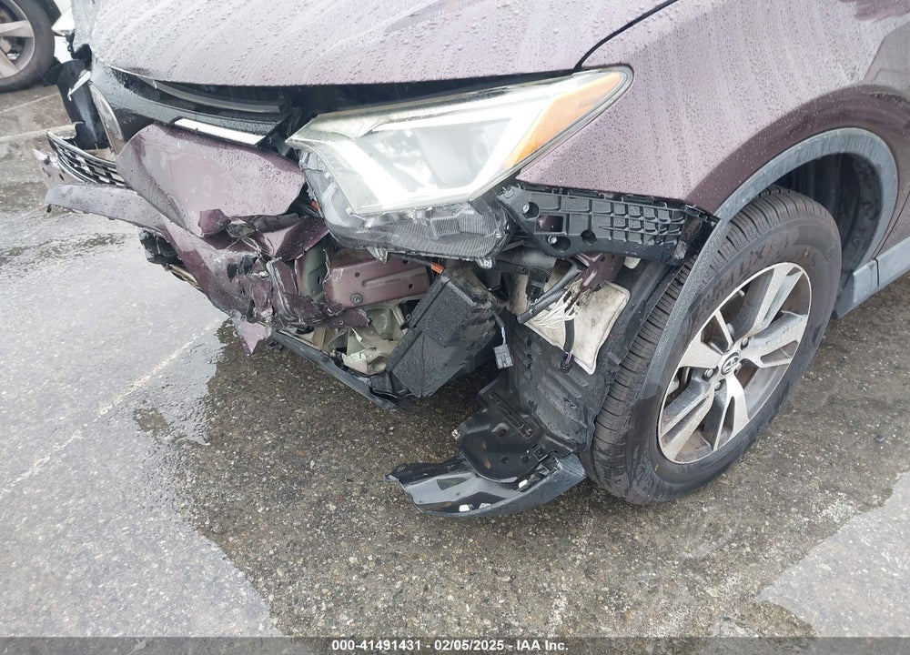 2018 TOYOTA RAV4 XLE VIN: 2T3WFREV3JW471932