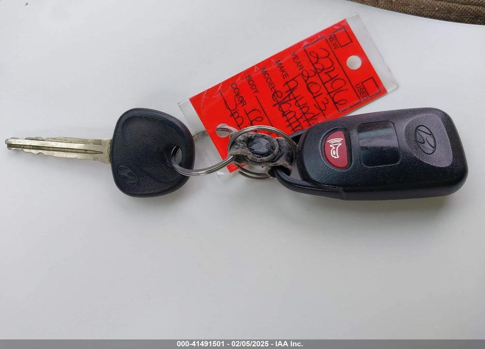 2013 HYUNDAI ELANTRA VIN: 5NPDH4AE2DH429807