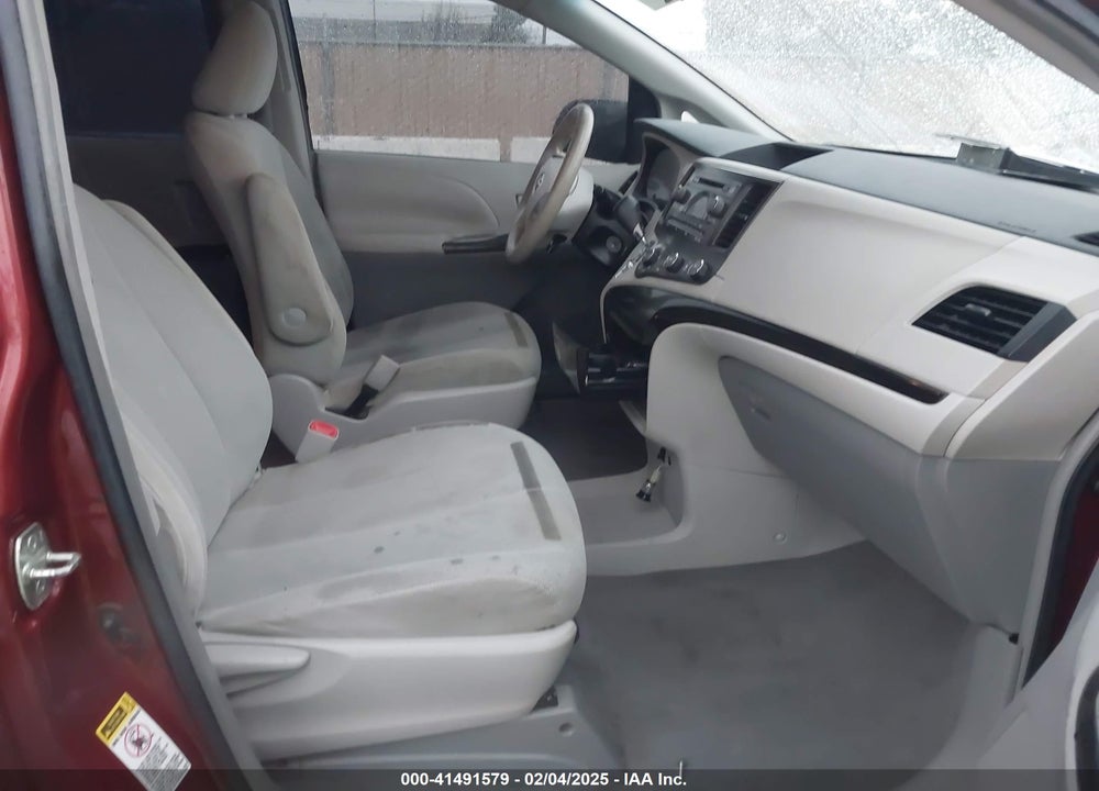 2011 TOYOTA SIENNA BASE V6 VIN: 5TDZK3DC5BS007047