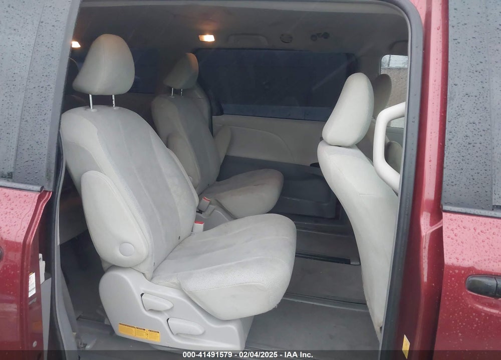 2011 TOYOTA SIENNA BASE V6 VIN: 5TDZK3DC5BS007047
