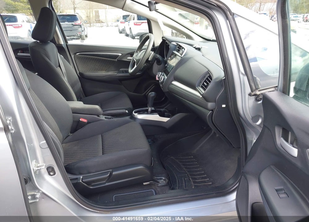 2018 HONDA FIT VIN: 3HGGK5H87JM724297