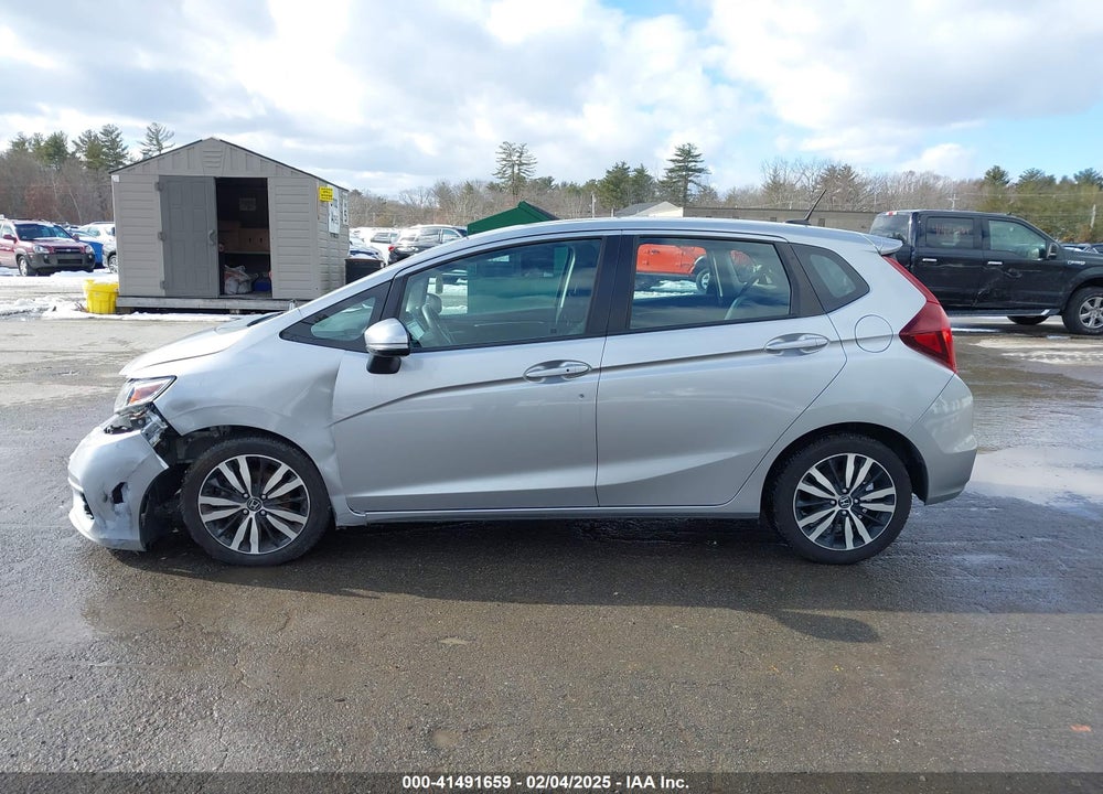 2018 HONDA FIT VIN: 3HGGK5H87JM724297