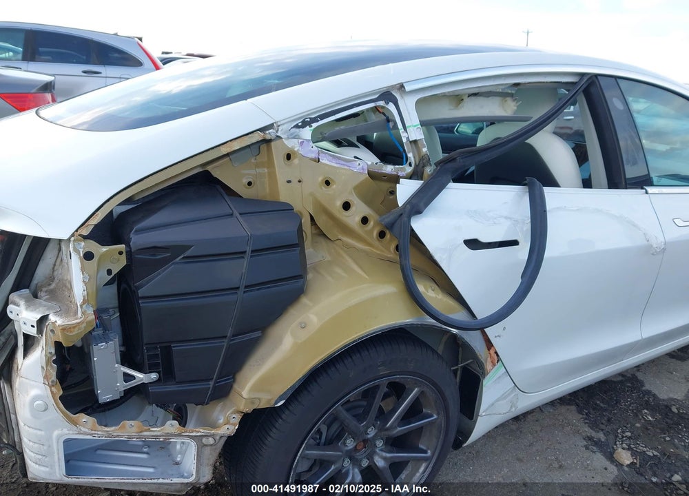 2019 TESLA MODEL 3 VIN: 5YJ3E1EB2KF437159