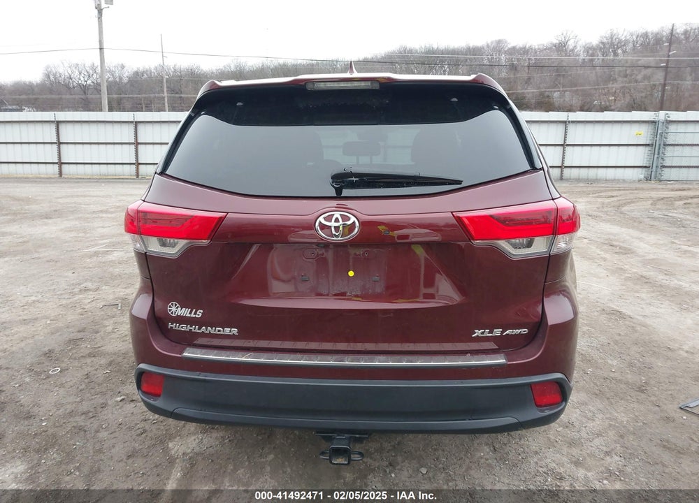 2018 TOYOTA HIGHLANDER XLE VIN: 5TDJZRFH9JS845648