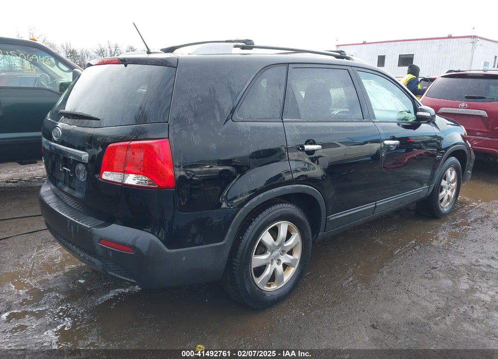 2012 KIA SORENTO LX VIN: 5XYKT3A61CG211985