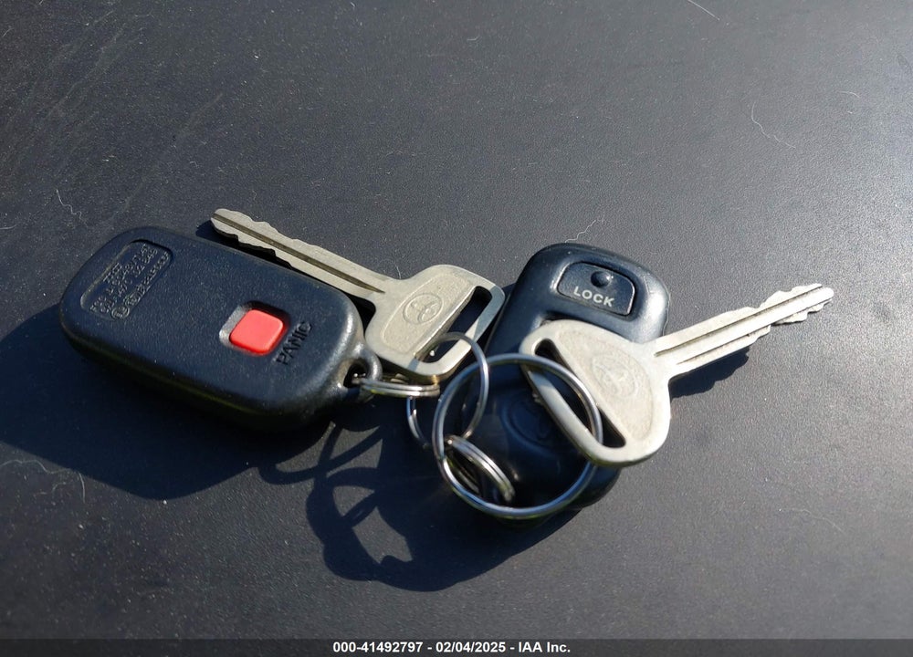 2000 TOYOTA SIENNA LE VIN: 4T3ZF13C8YU300961