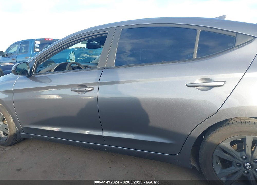 2018 HYUNDAI ELANTRA VIN: 5NPD84LFXJH338494
