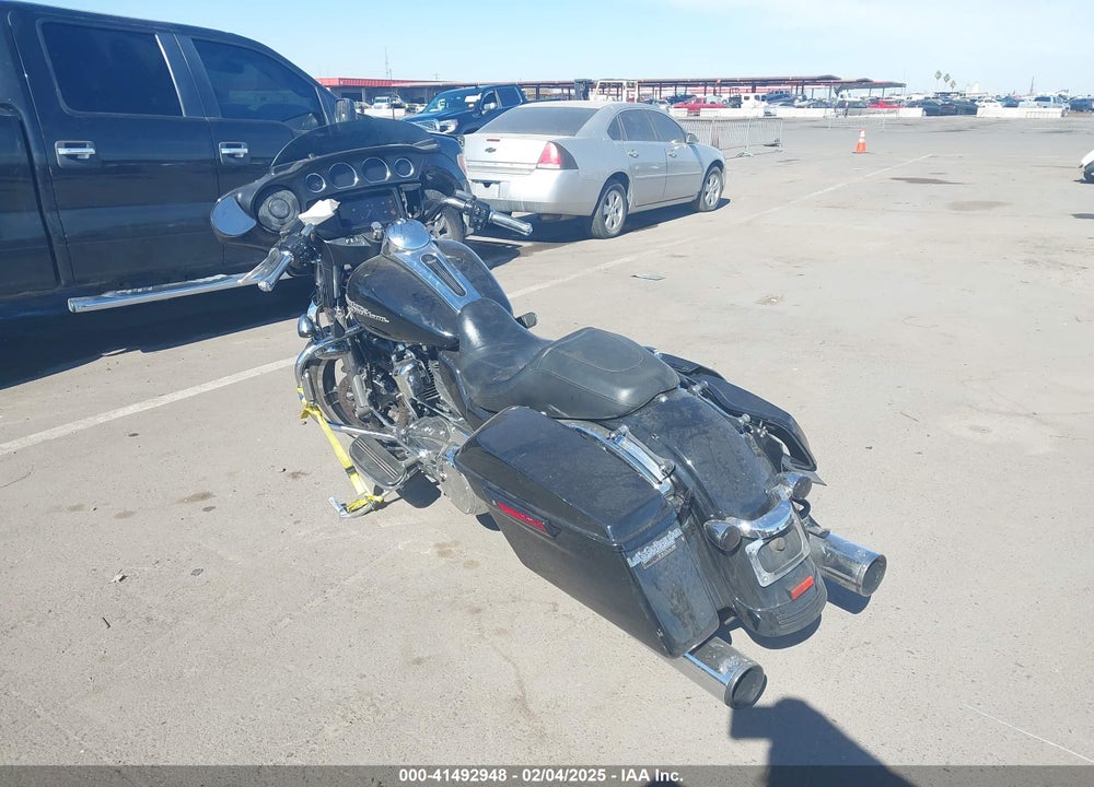 2019 HARLEY-DAVIDSON FLHX VIN: 1HD1KBC12KB642448