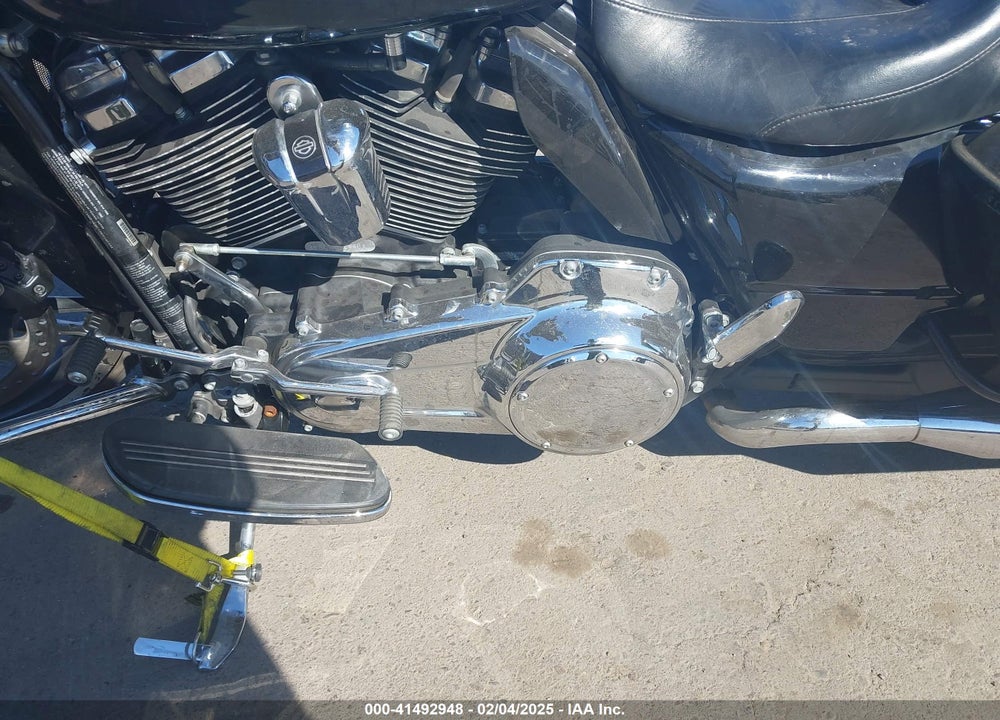 2019 HARLEY-DAVIDSON FLHX VIN: 1HD1KBC12KB642448