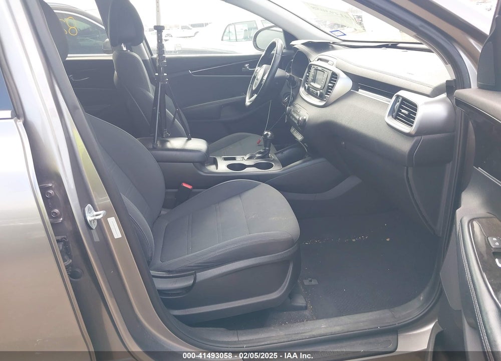 2016 KIA SORENTO 2.4L LX VIN: 5XYPG4A35GG036443